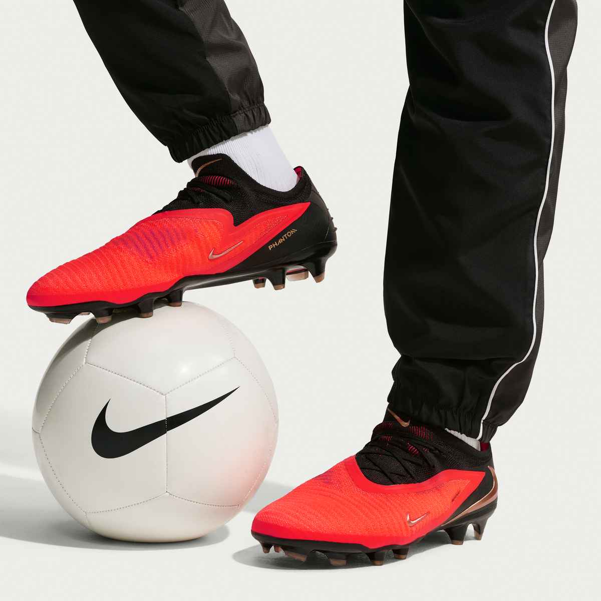 Nike Phantom 6 Low Elite Artificial-Grass Soccer Cleats