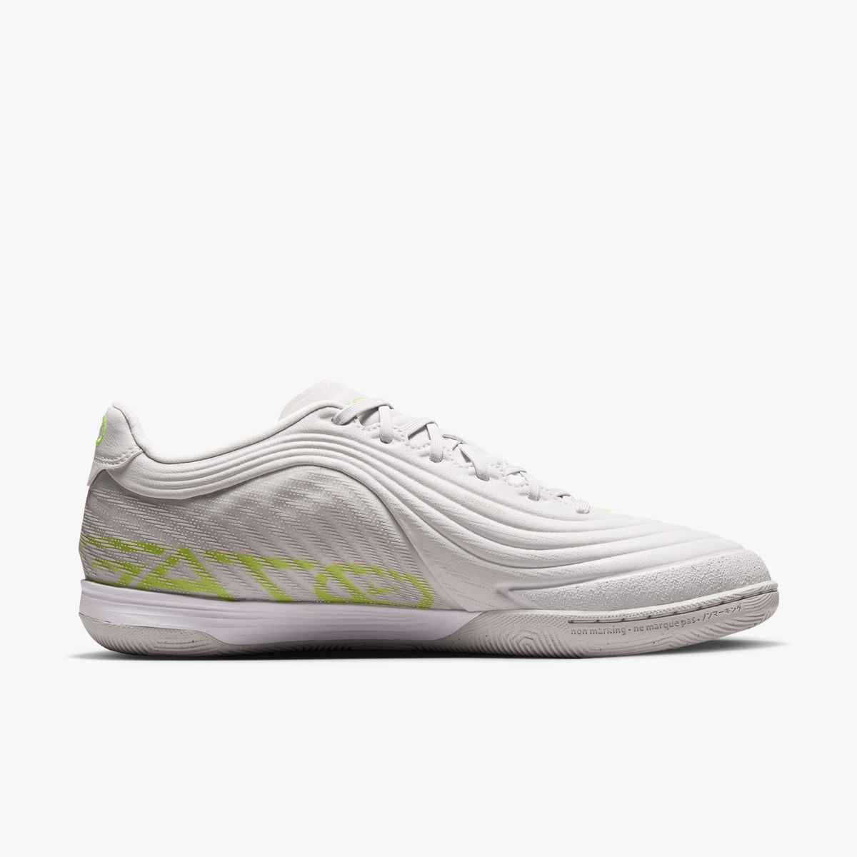 Nike Tiempo Reactgato Indoor/Court Low-Top Soccer Shoes