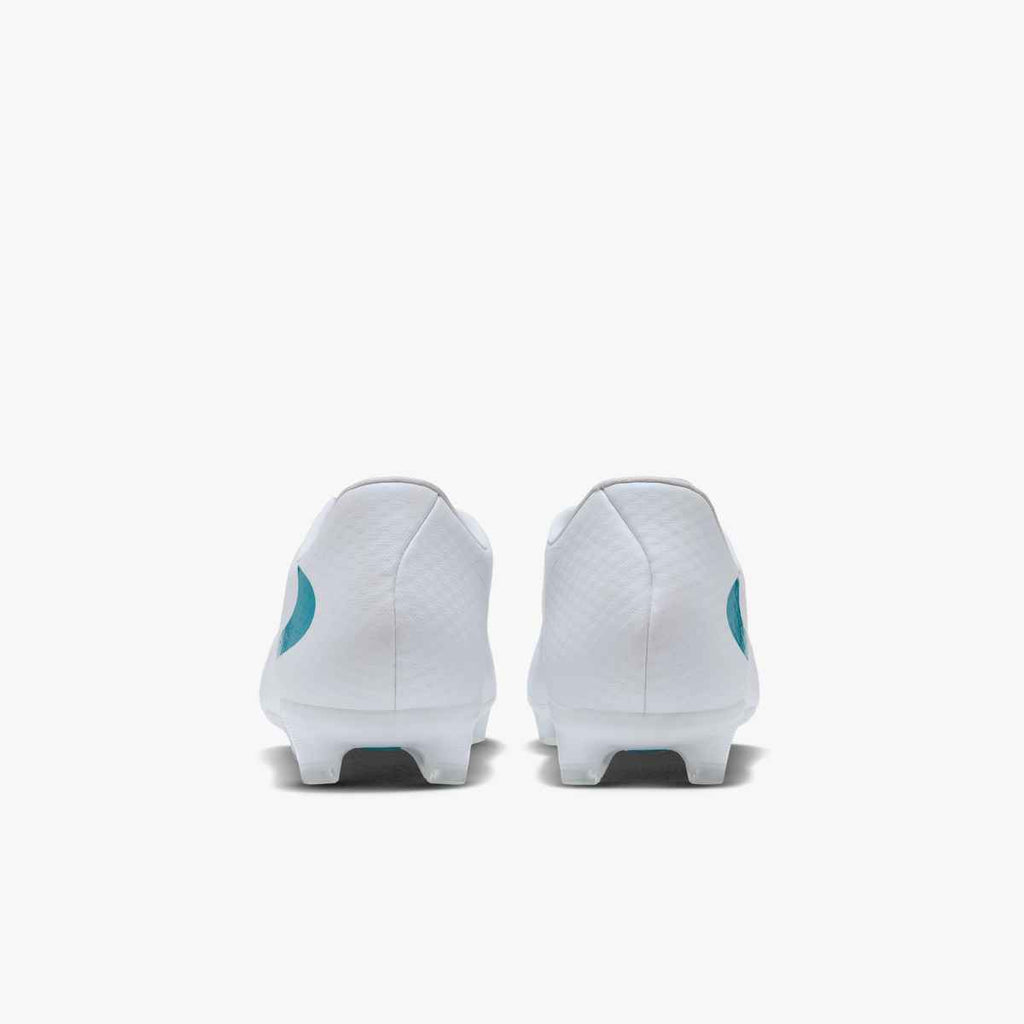 Nike Phantom 6 Low Academy Multi-Ground Soccer Cleats