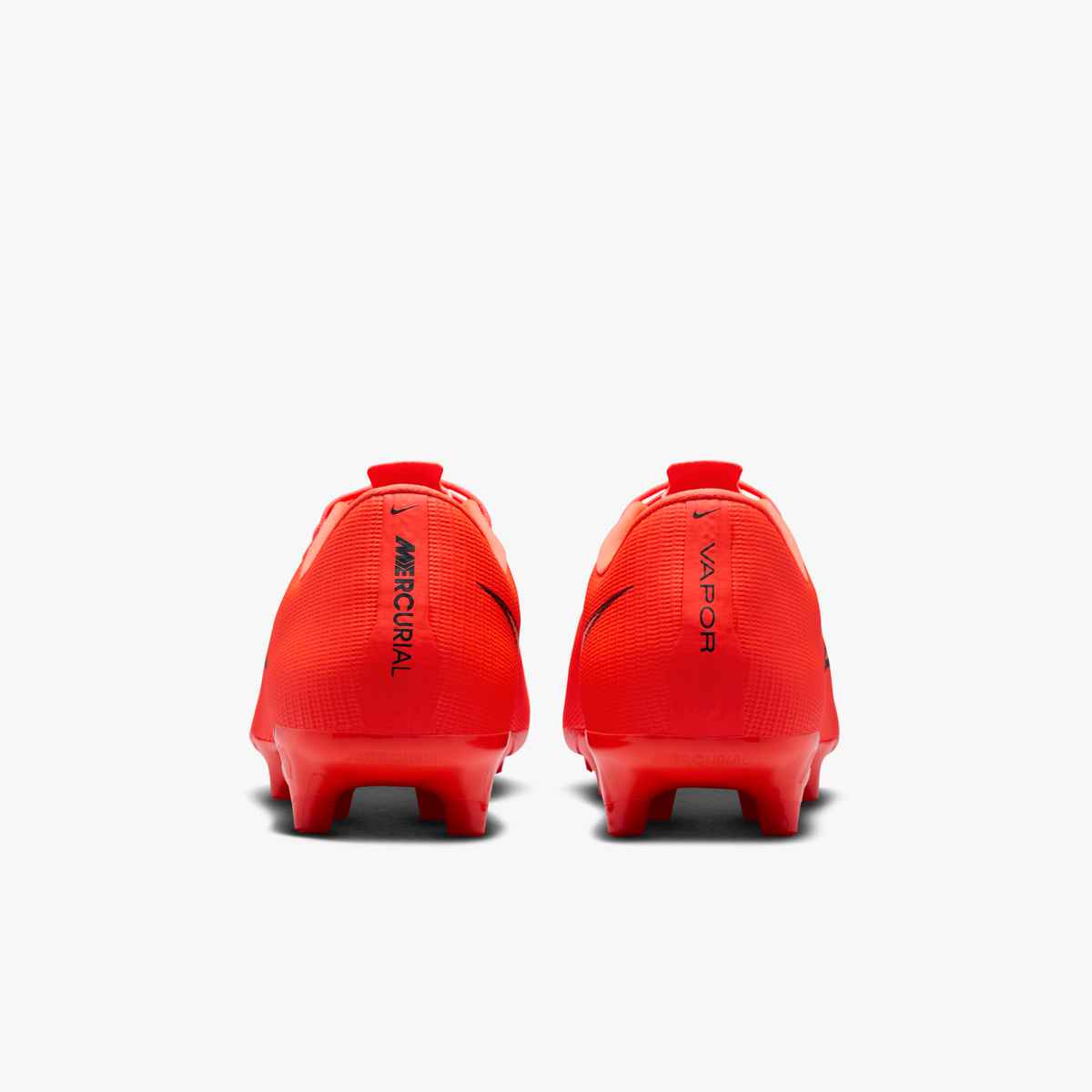 Nike Mercurial Vapor 17 Academy Multi-Ground Low-Top Soccer Cleats