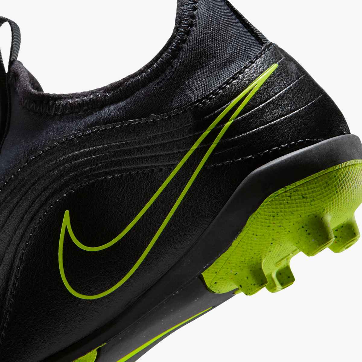 Nike Jr. Tiempo Maestro Club Little Kids' Multi-Ground Low-Top Soccer Cleats