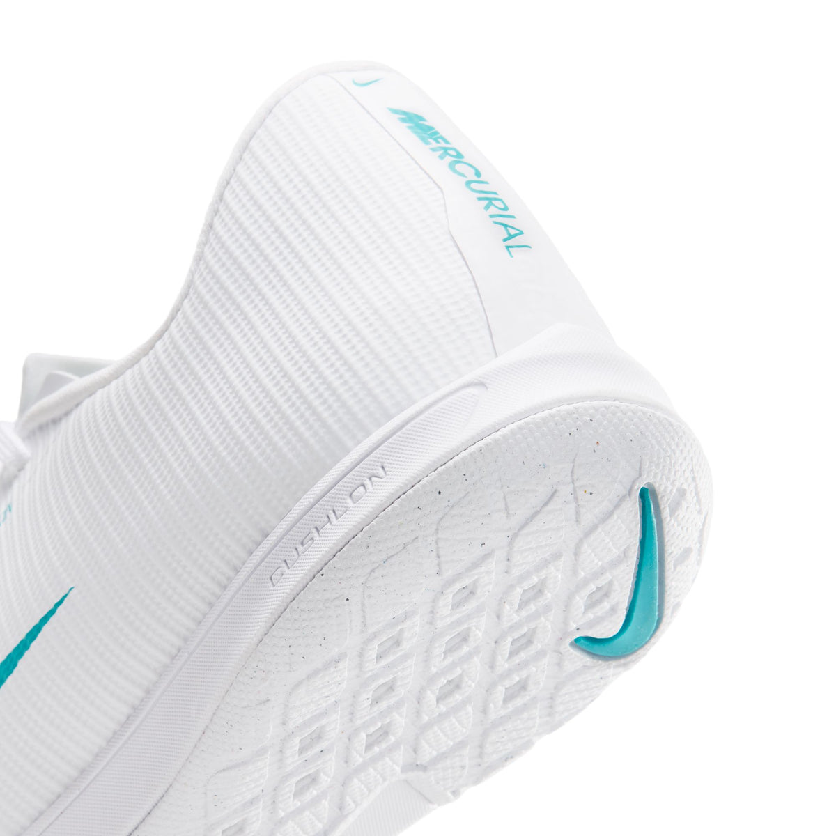 Nike Mercurial Vapor 17 Academy Indoor/Court Low-Top Soccer Shoes