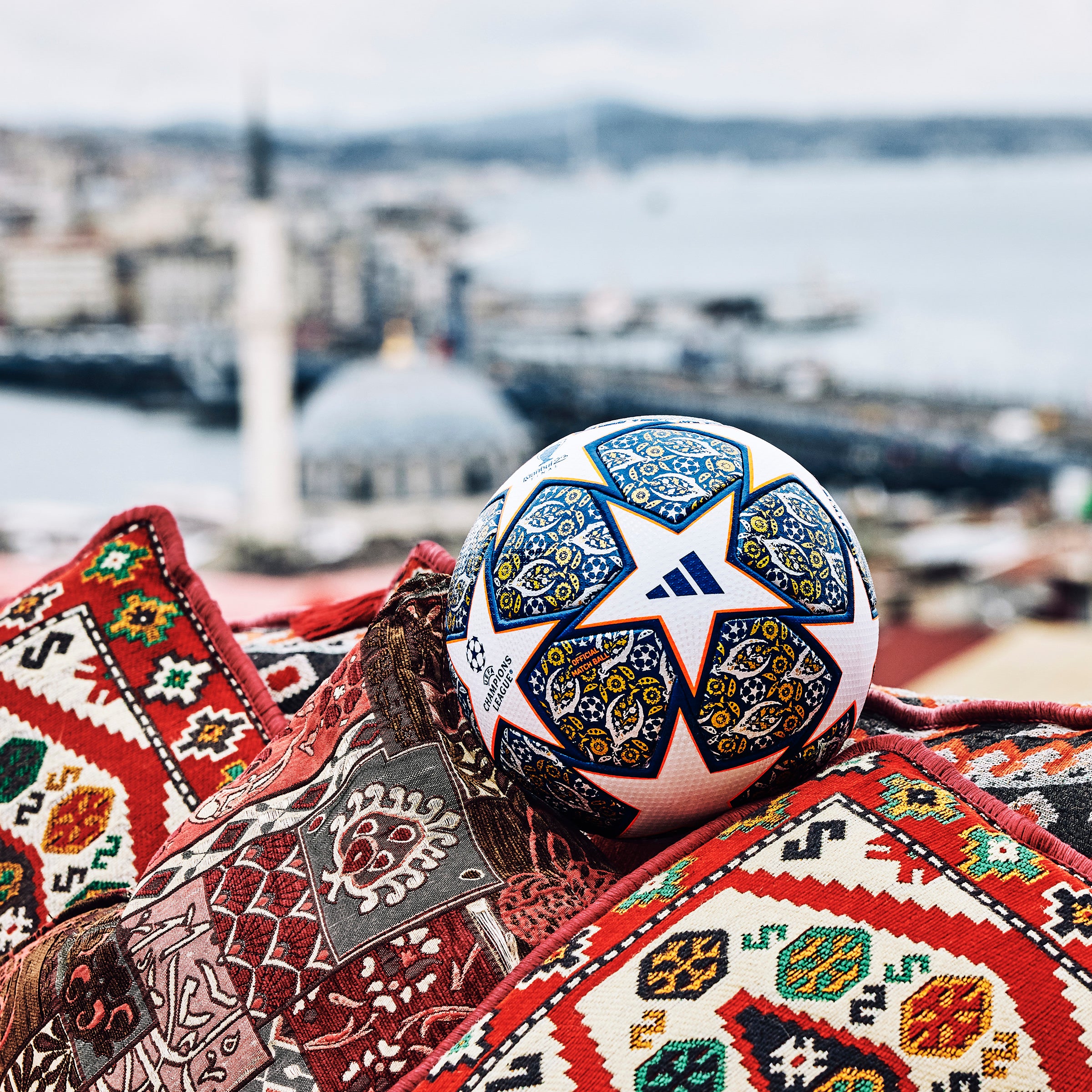 adidas UEFA Champions League 22/23 Istanbul Pro Ball