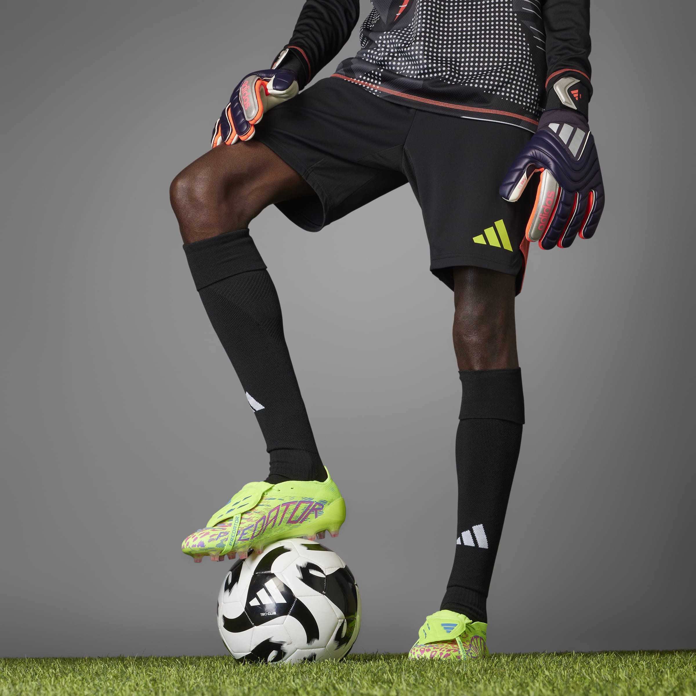 adidas Predator Elite Fold-Over Tongue Firm Ground Boots