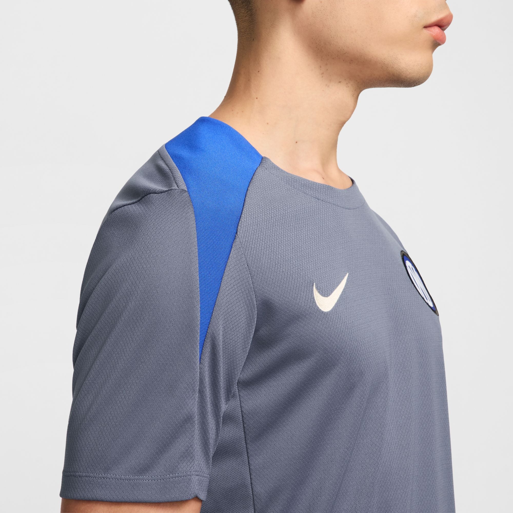 Inter Milan Strike Men's Nike Dri-FIT Short-Sleeve Knit Top
