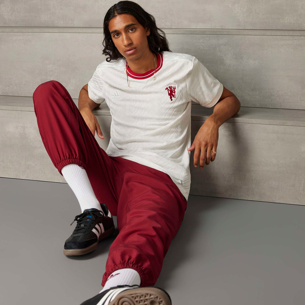 adidas Manchester United 23/24 Lifestyle Jersey