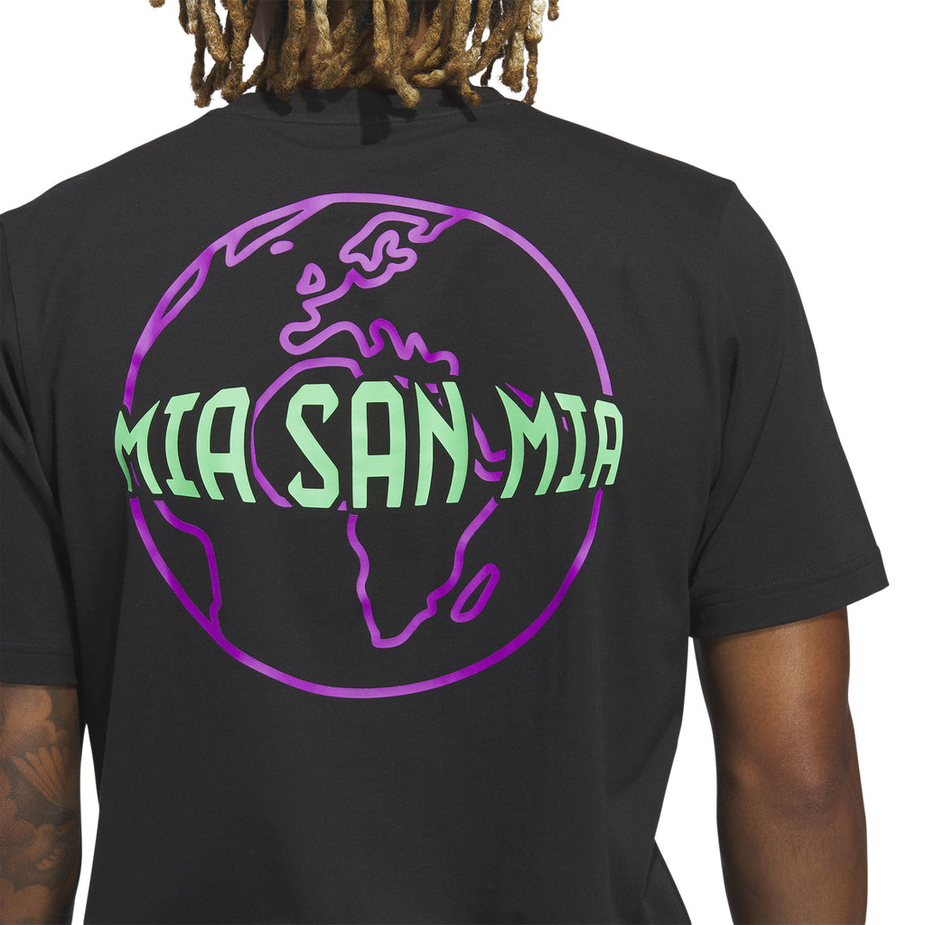 adidas Bayern Munich DNA Graphic T-Shirt