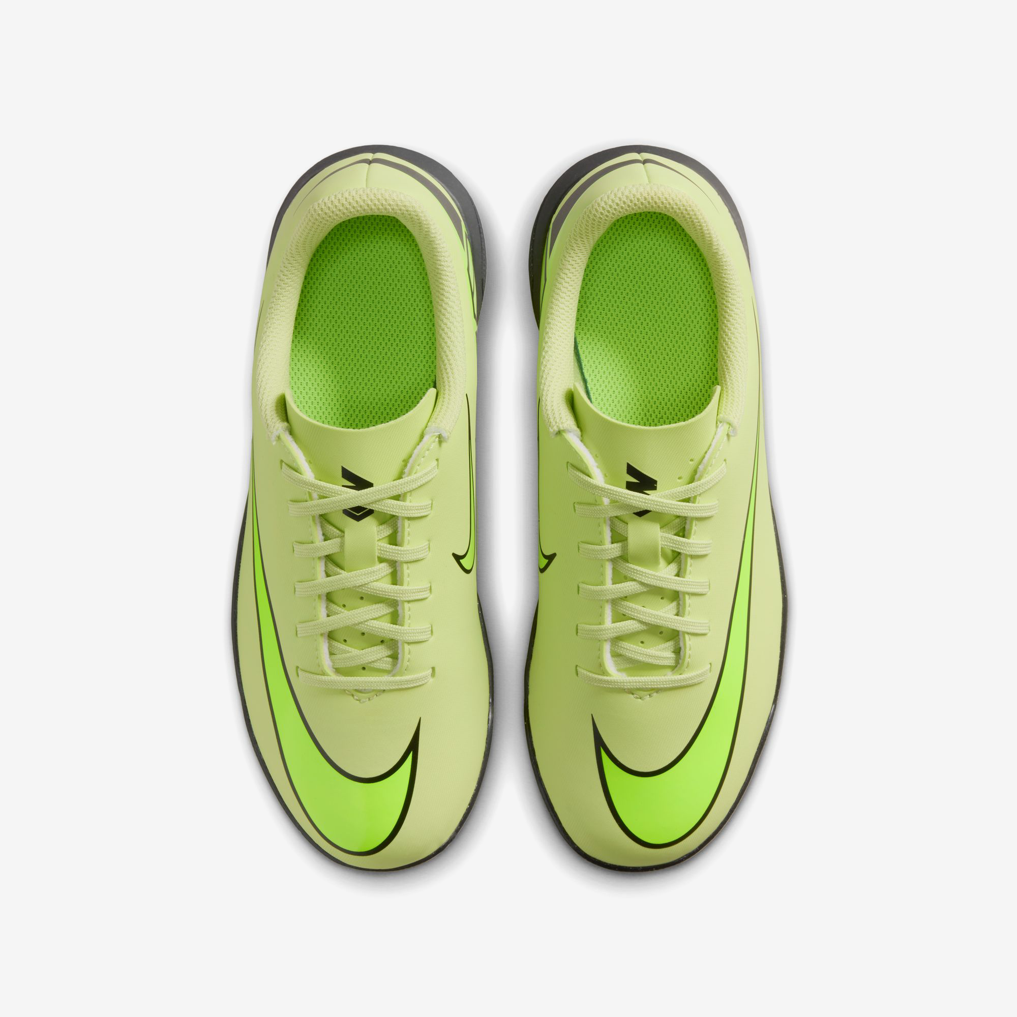 Nike Jr. Mercurial Vapor 16 Club Younger/Older Kids' Turf Low-Top Soccer Shoes