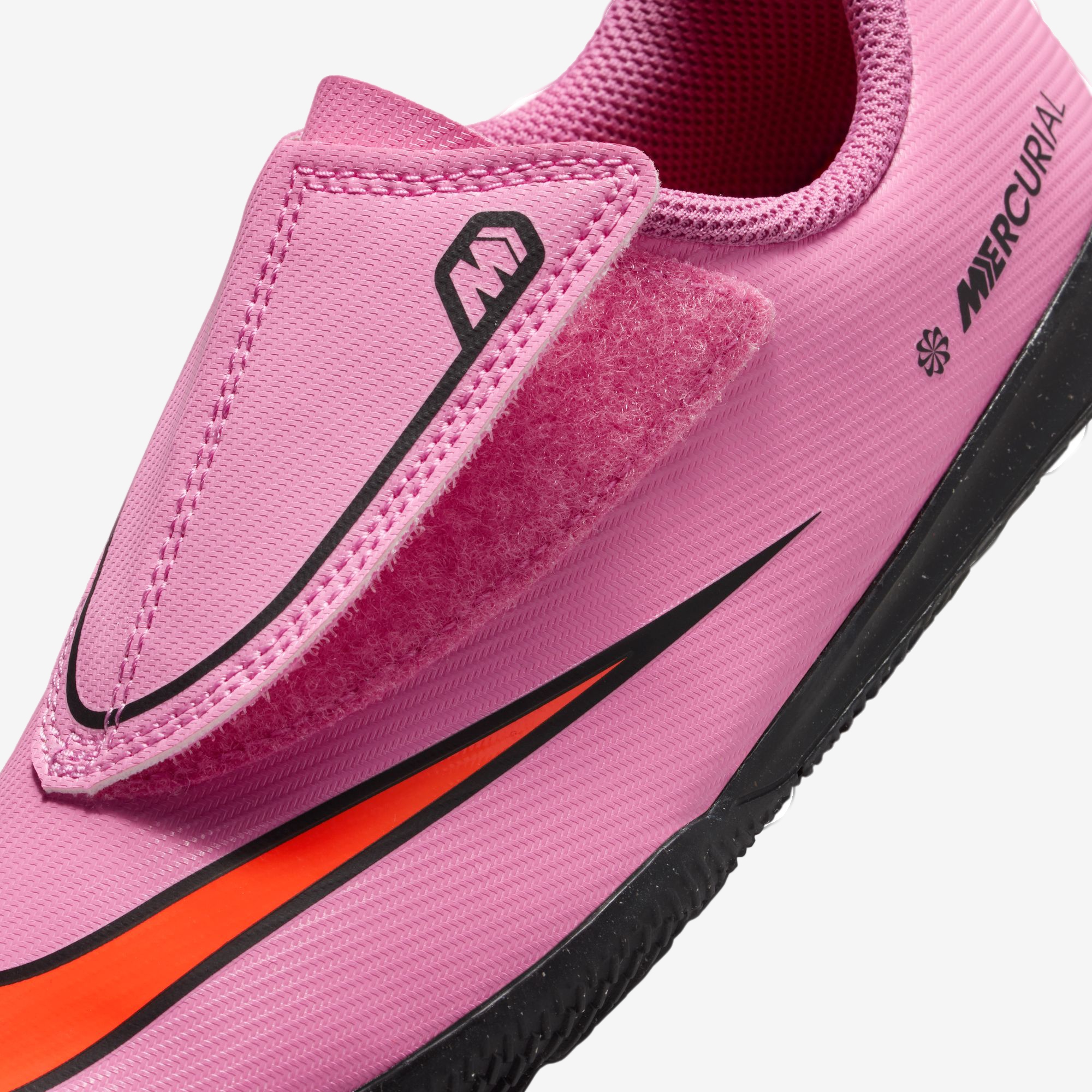 Nike Jr. Mercurial Vapor 16 Club Little Kids' Indoor/Court Low-Top Soccer Shoes