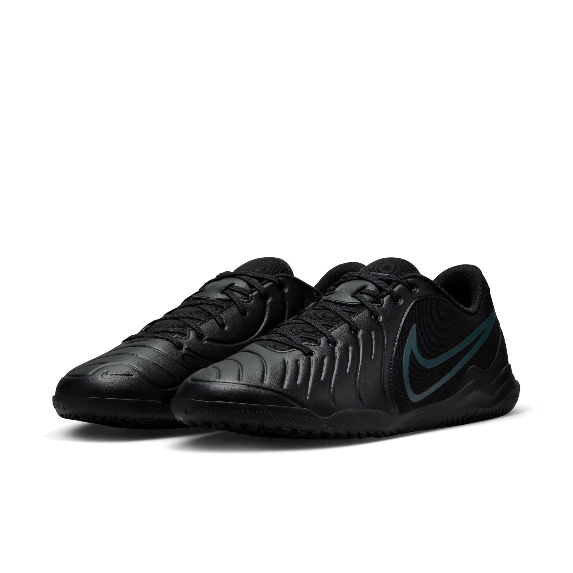 Nike Tiempo Legend 10 Club Indoor-Court Low-Top Soccer Shoes